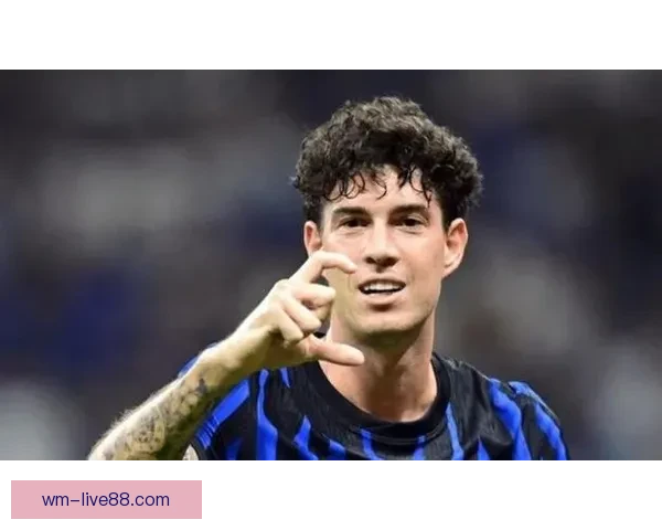 国米球迷齐聚为巴斯托尼加油昂首挺胸声援永不孤单